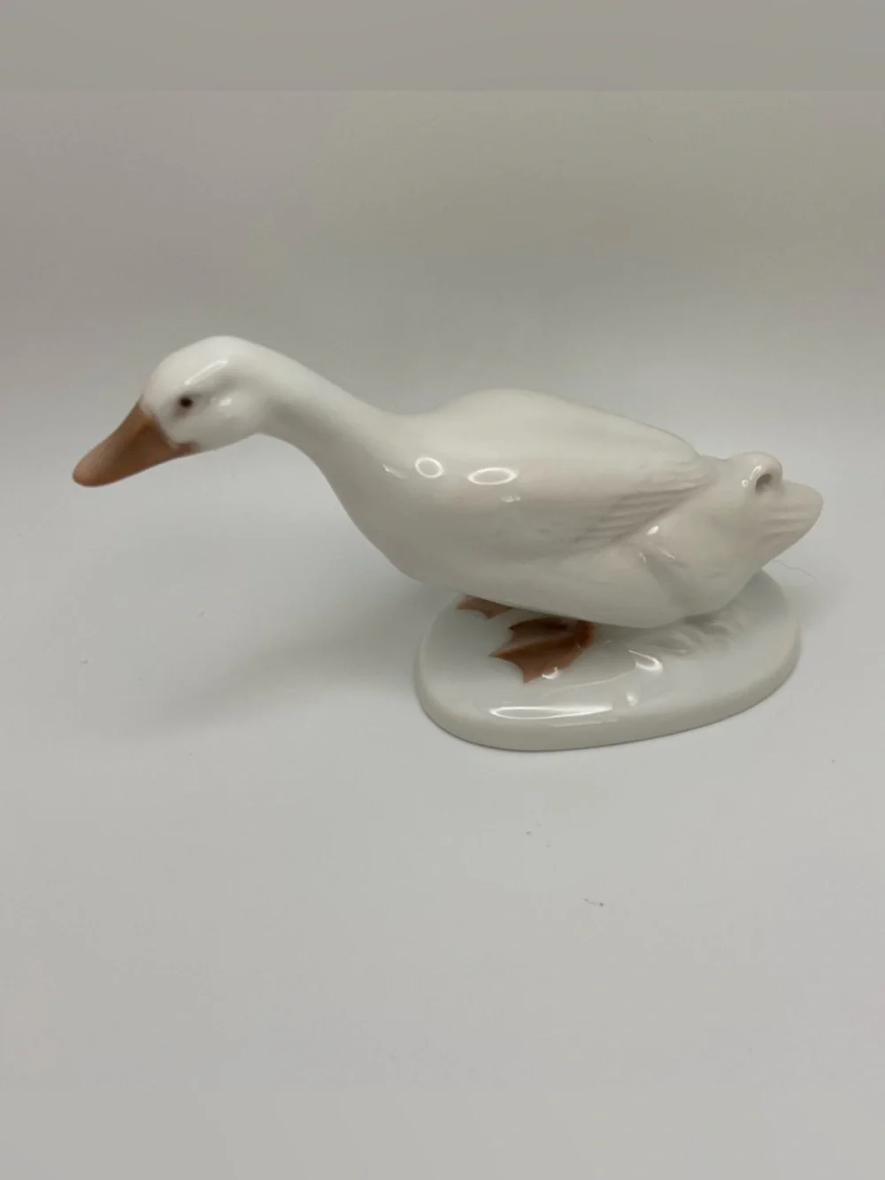 ✨Vintage Rosenthal White Porcelain Duck Figurine with Tan Beak and Feet - Picture 1 of 3